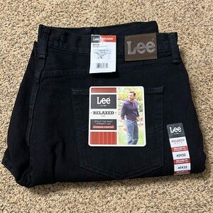 Lee Jeans Men’s size 40x 32 Relaxed fit with a straight leg
